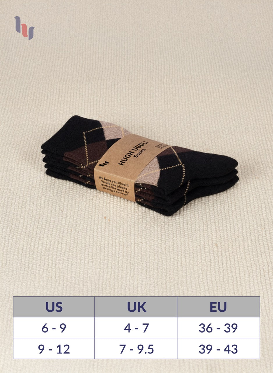 Pack of Black socks with a label on a beige background, featuring a size chart below.