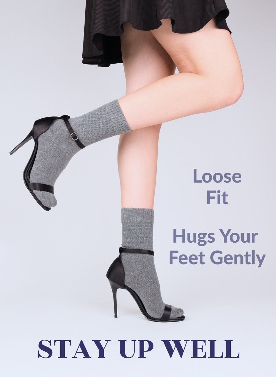 Melange Gray ankle socks with high-heeled shoes on a light gray background, featuring text about sock fit.