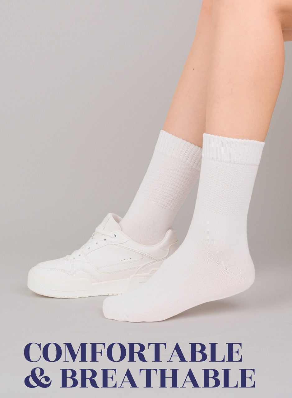 White socks worn with white sneakers on a gray background, text 'COMFORTABLE & BREATHABLE' below.